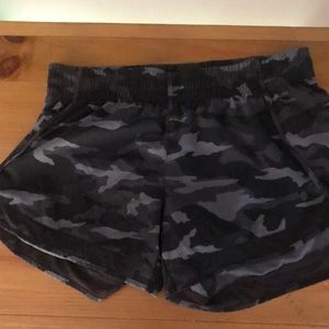 Athleta mesh racer run short 4”